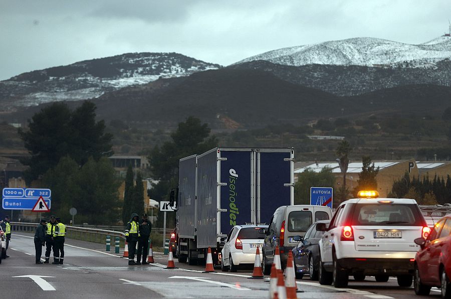 Vehículos atrapados en la A3 por el temporal