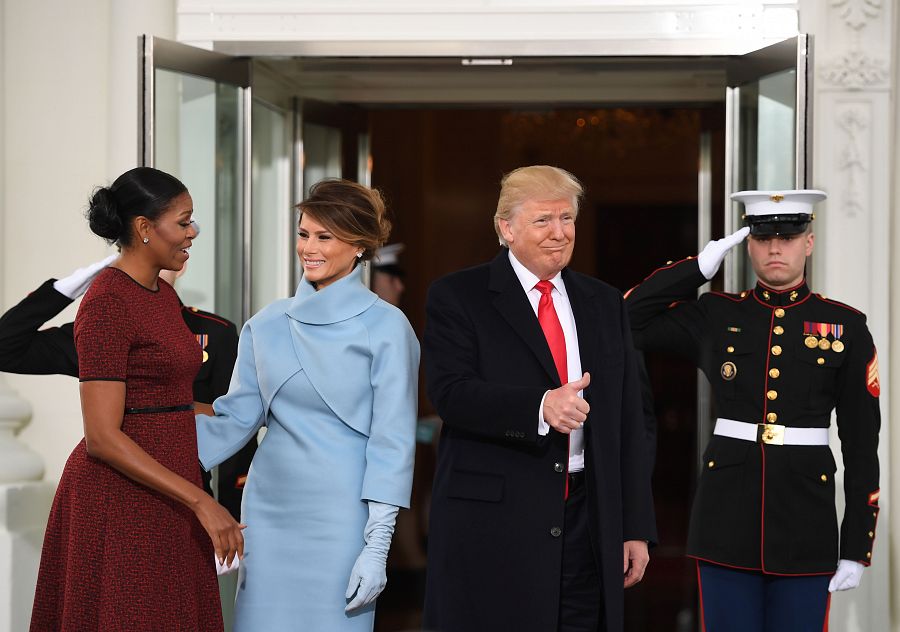 Donald y Melania Trump se reúnen en la Casa Blanca con los Obama antes de la toma de posesión del nuevo presidente.