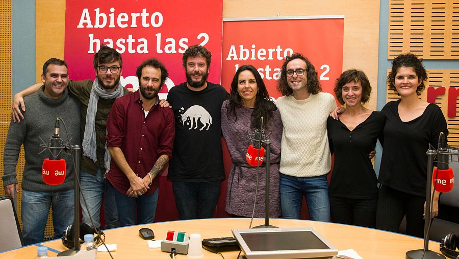 Estricnina, con parte del equipo: Paloma Arranz, AntEstricnina, con parte del equipo: Paloma Arranz, Antílopez, Pepa Calzada, Patricia Costa y Manuel Bonilla