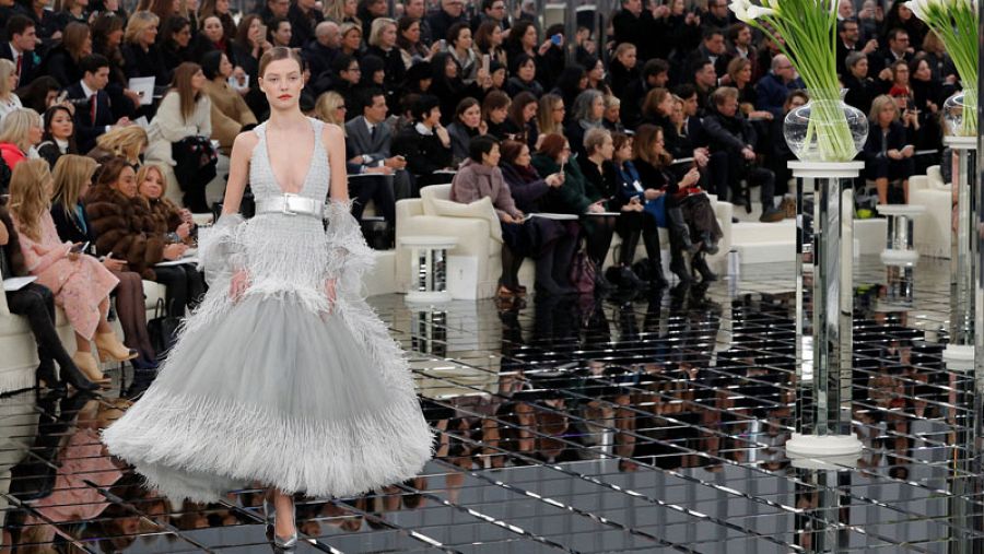 Alta costura de París: Chanel resucita los años gloriosos de la moda l RTVE