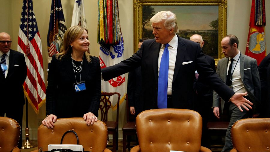 Trump, con la CEO de General Motors, Mary Barra, en la Casa Blanca