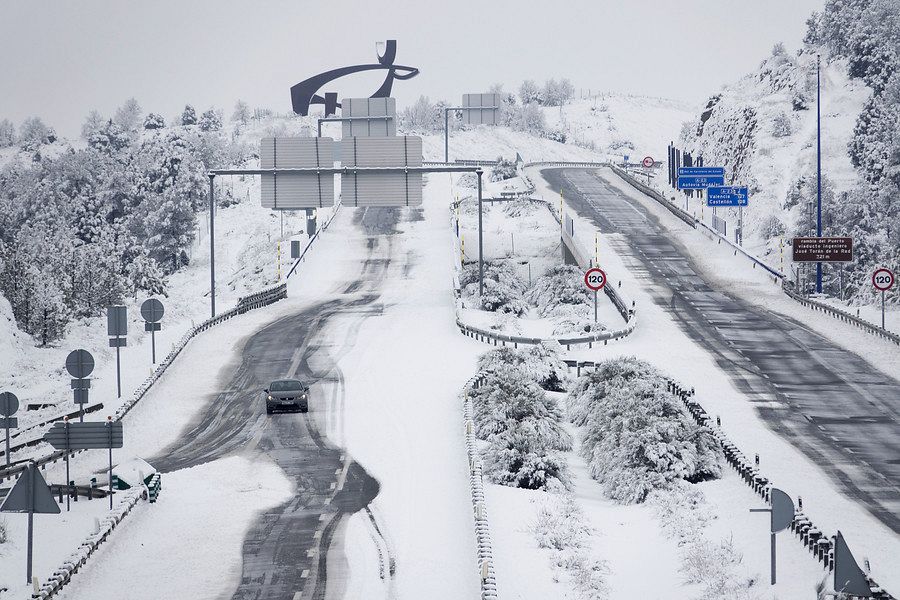 La nieve dificulta la circulación en algunas zonas