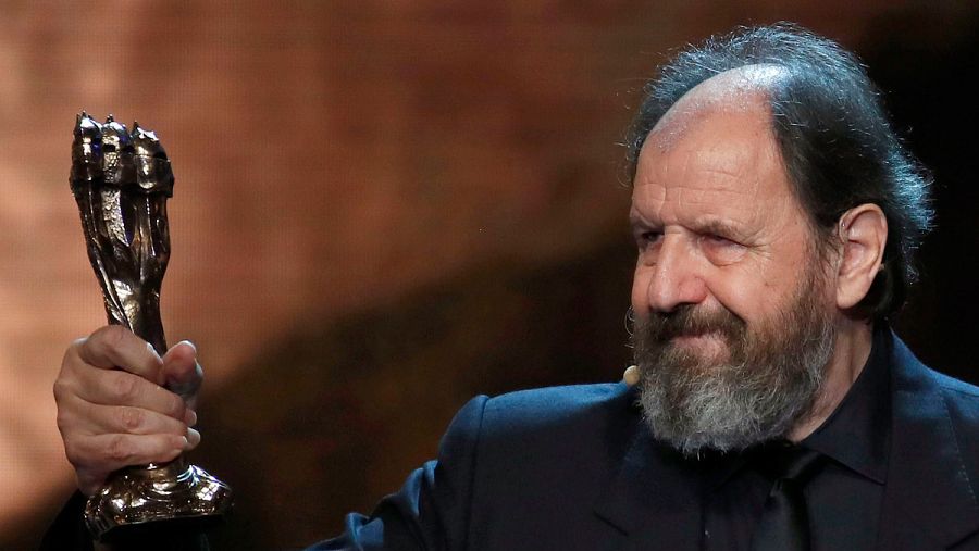 El actor y director Josep María Pou, tras recoger el Gaudí de Honor.