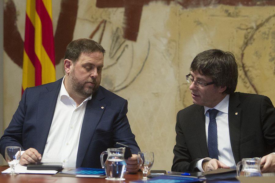 Oriol Junqueras y Carles Puigdemont, en la reunión semanal del Govern