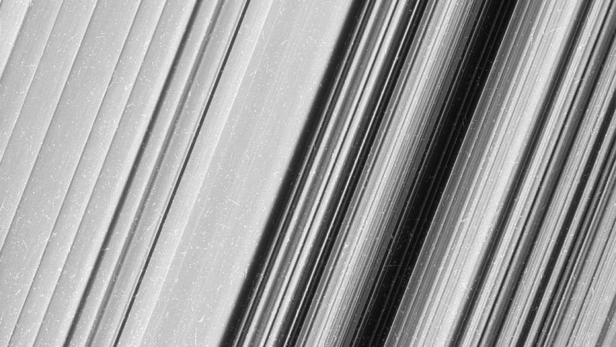 Las órbitas actuales de la nave espacial están permitiendo ver los anillos en mayor detalle.