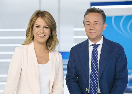 Pilar García Muñiz y Sergio Sauca presentan el Telediario 1