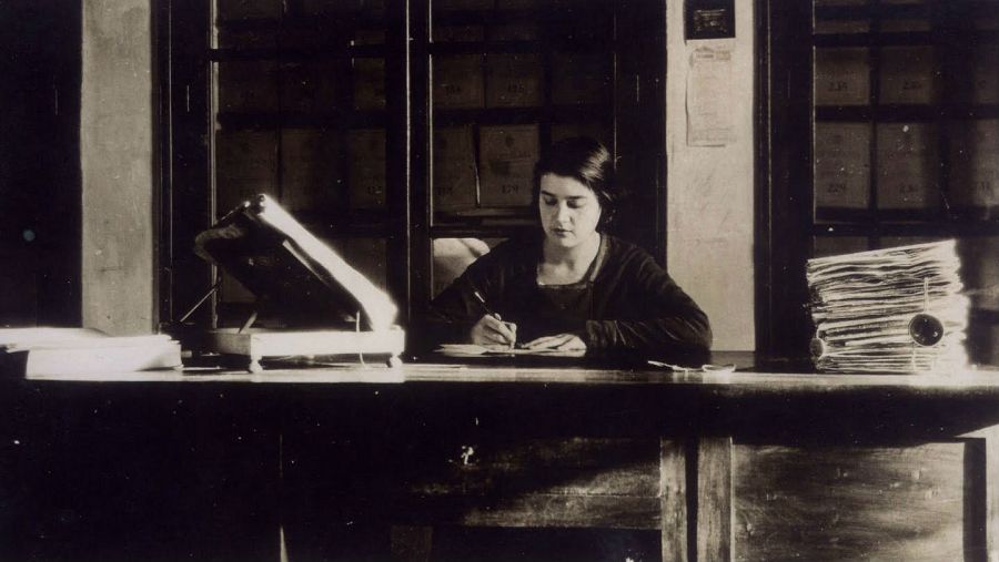 Imagen de la bibliotecaria y lexicógrafa