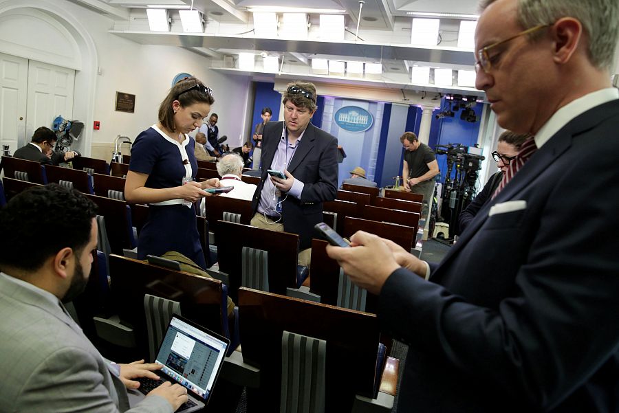 Una imagen del interior de la sala de prensa de la Casa Blanca durante la sesión informativa informal en la que han sido vetados algunos medios de comunicación.
