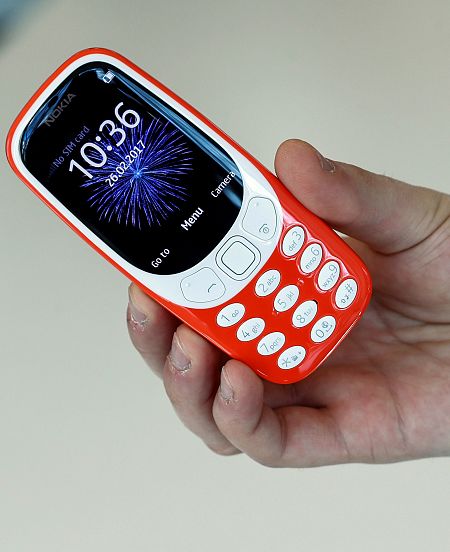 La pantalla del 3310 es más grande y ahora tiene color.