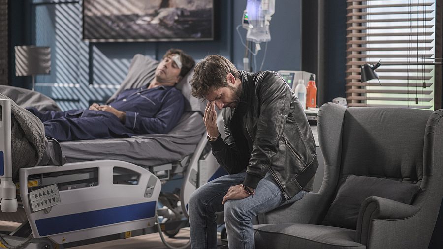 Luis (Antonio Garrido) fingirá un coma y su hermano Kike será quien tenga que hacerse cargo de sus cuatro hijos