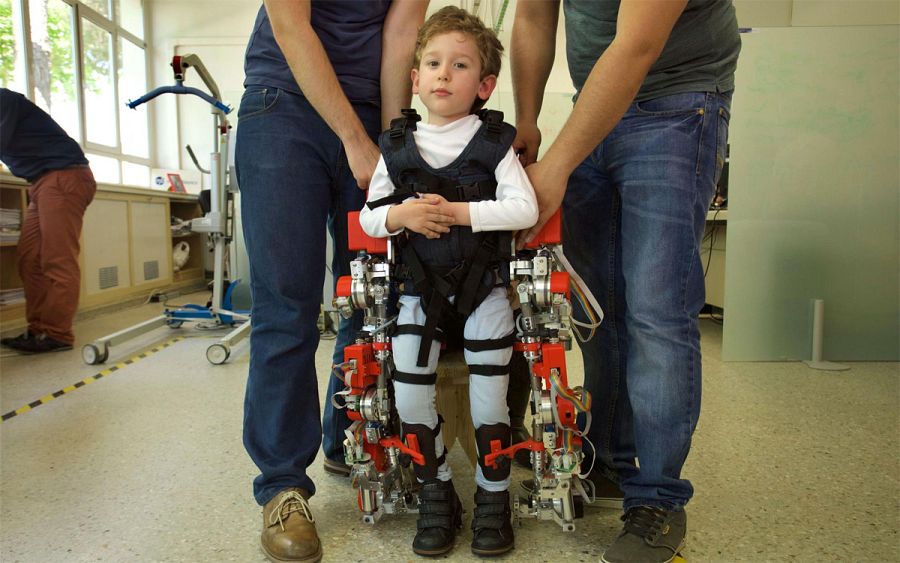La empresa española marsi-bionics trabaja en un exoesqueleto para que niños parapléjicos vuelvan a andar