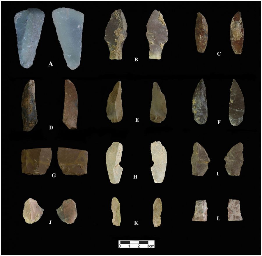 Algunas de las herramientas encontradas en la cueva de Kaldar.