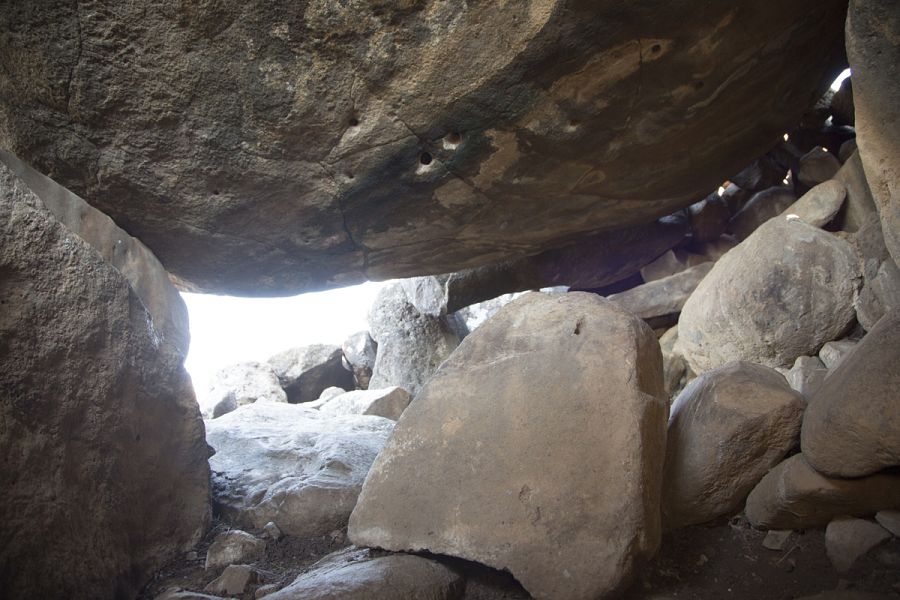 Interior del dolmen.