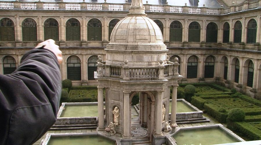 El Monasterio de El Escorial cuenta con 21 kilómetros de pasillos, 2.600 ventanas, 88 fuentes y 1.200 puertas