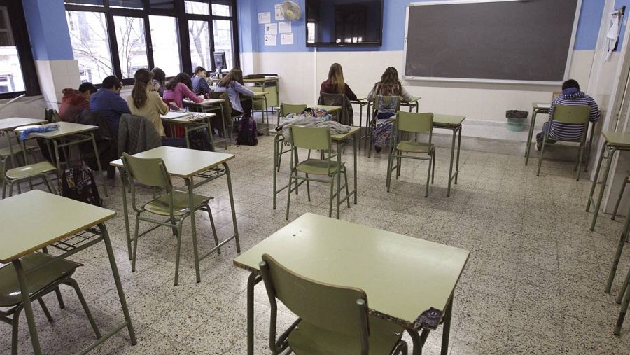 Una clase del IES Beatriz Galindo (Madrid) prácticmente vacía con motivo de la huelga general.