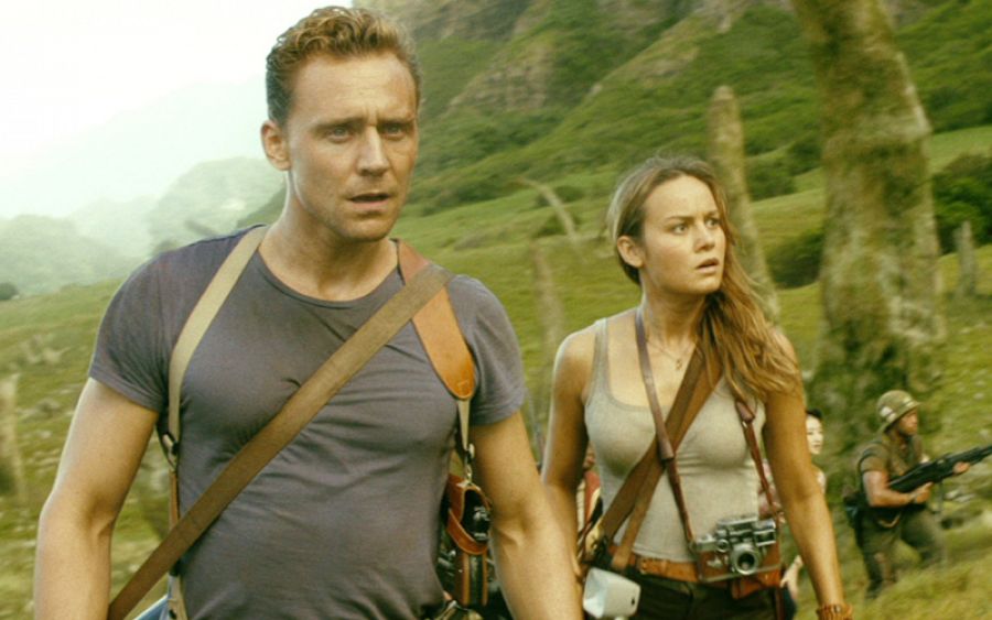 Tom Hiddleston y Brie Larson son un exmilitar convertido en explorador y una fotógrafa de guerra