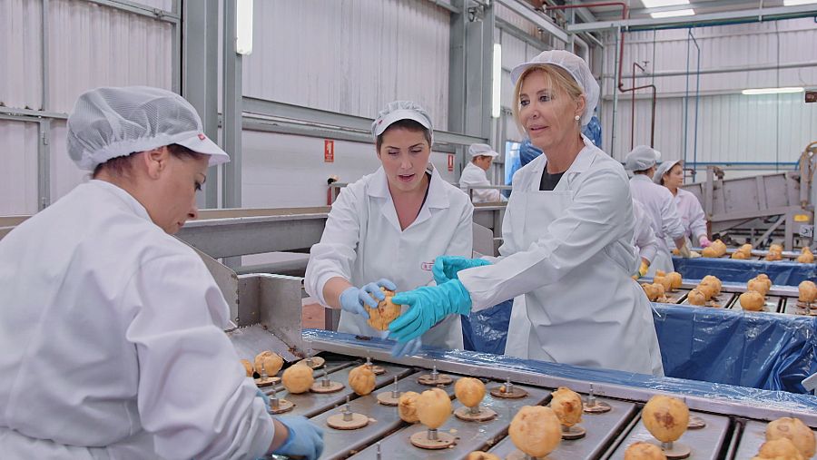 Norma Duval trabajará como operaria en una fábrica de membrillo y recogerá el fruto del árbol