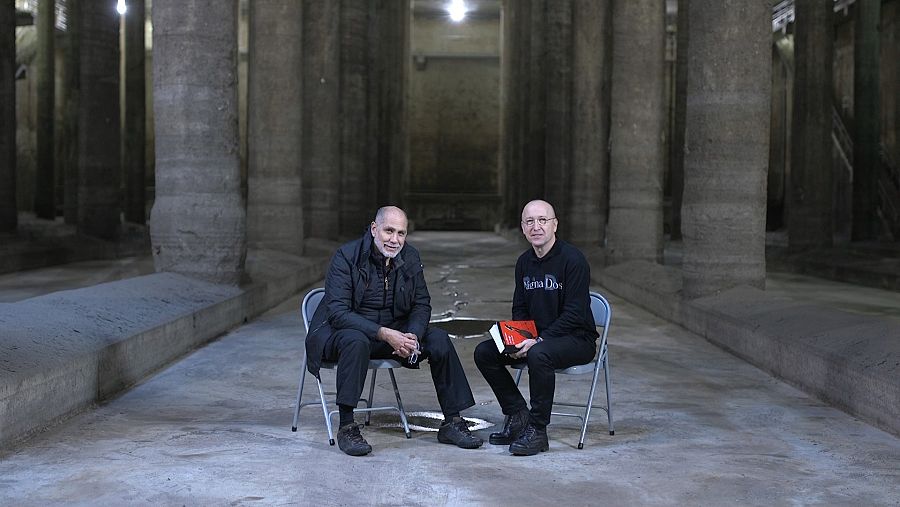 El novelista Guillermo Arriaga visita 'Página Dos' para presentar su novela 'El Salvaje'