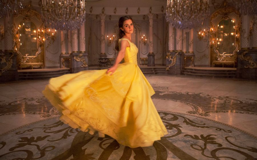 Bella con el vestido amarillo