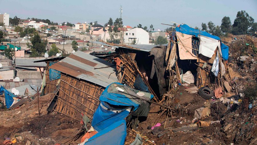 Vista de una zona de viviendas momentos después del temblor.