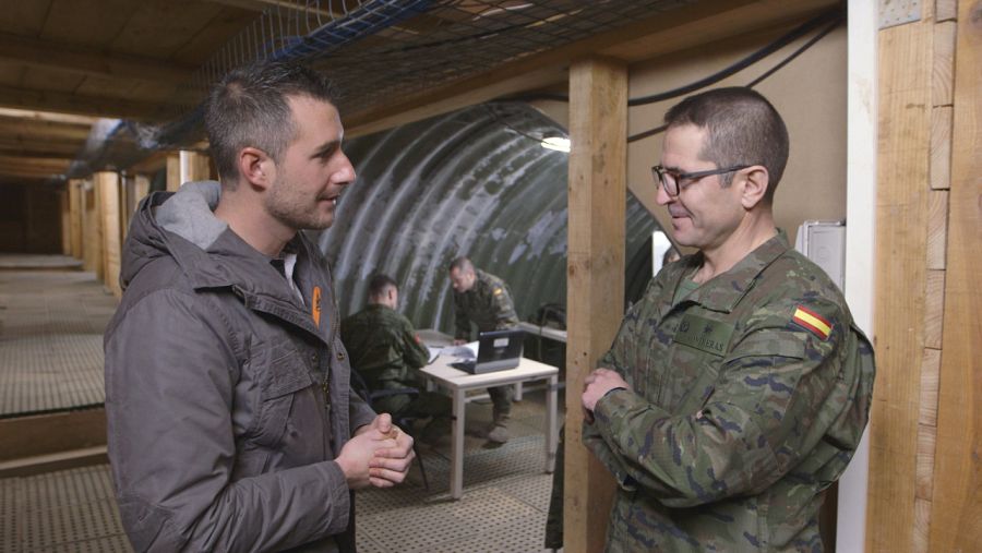 El reportero Gorka Vallejo conocerá a algunos de los militares de la brigada acorazada
