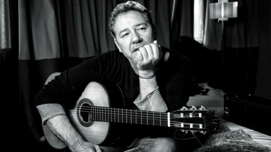 Su disco 'Básico', publicado en 1993, le dio la fama