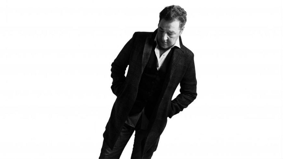 Carlos Goñi formó Revólver en 1988