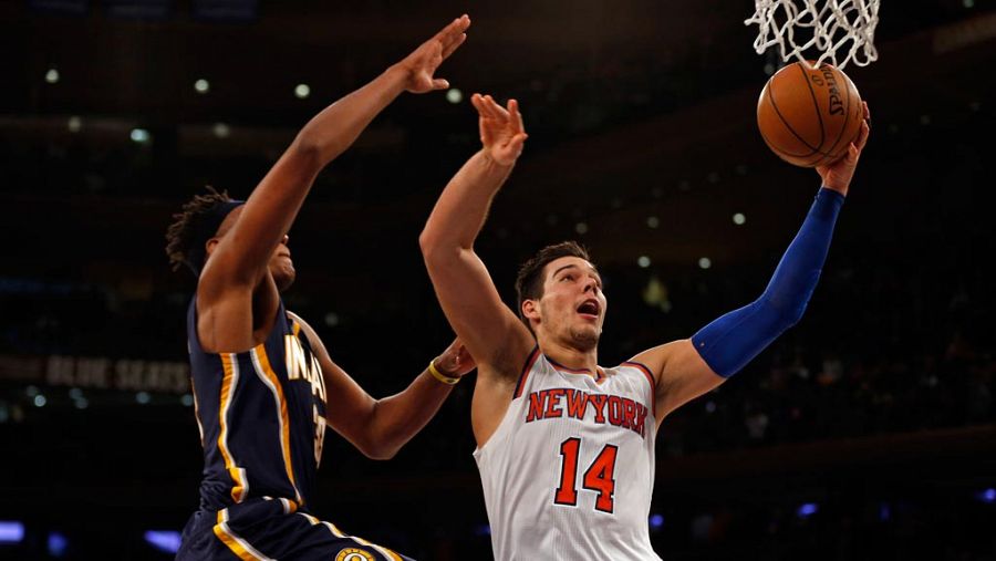 Willy Hernangómez, en un duelo con sus New York Knicks