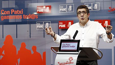 Patxi Lopez, durante un acto en la sede del PSN de Pamplona