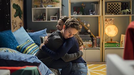 Con tanto lío en la casa de los Molina nadie se da cuenta de que Miguel habla menos que de costumbre