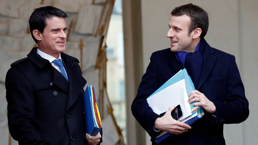 Imagen de archivo del ex primer ministro francés, Manuel Valls, junto al ahora candidato a las presidenciales francesas Emmanuel Macron.