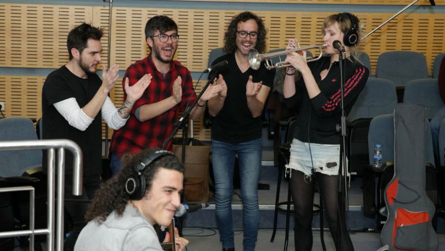 Antílopez y Mr Kilombo, con Jenny and the Mexicats