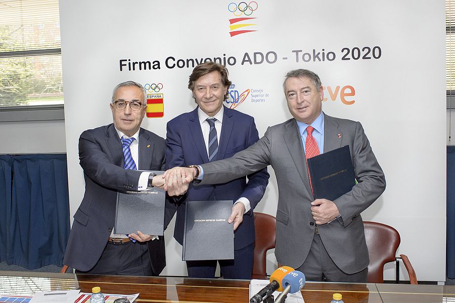 Alejandro Blanco, José Ramón Lete y José Antonio Sánchez en la firma del convenio