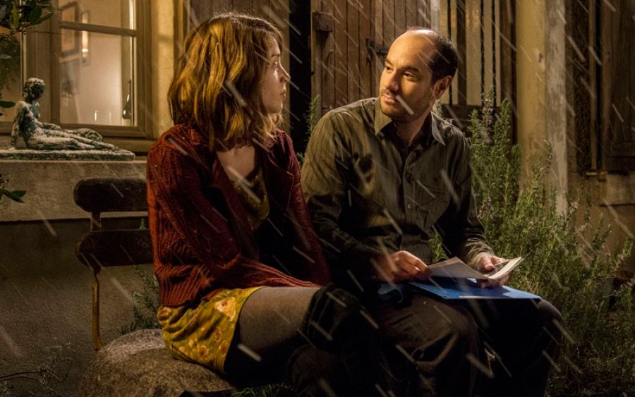 Kyan Khojandi y Alice Isaaz en una escena de la película