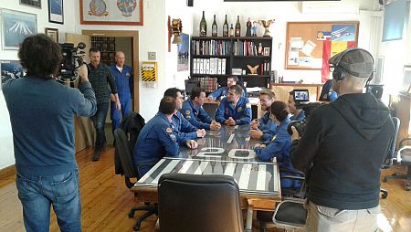 El equipo, reunido con militares del Ejército del Aire