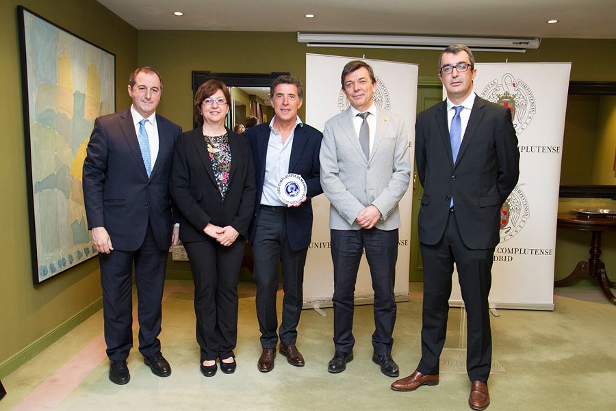 Eladio Jareño, Lorena Ortega, Pedro Delgado, Carlos Andradas y Javier Guillén, en el acto que ha tenido lugar en la Universidad Cmplutense de Madrid