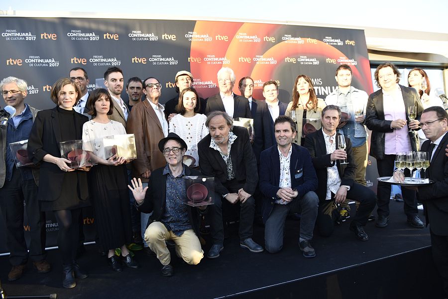 Foto de família de la festa dels premis 'Continuarà 2017'