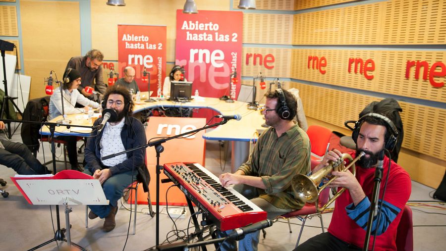 Los temas de su tercer trabajo suenan en acústico