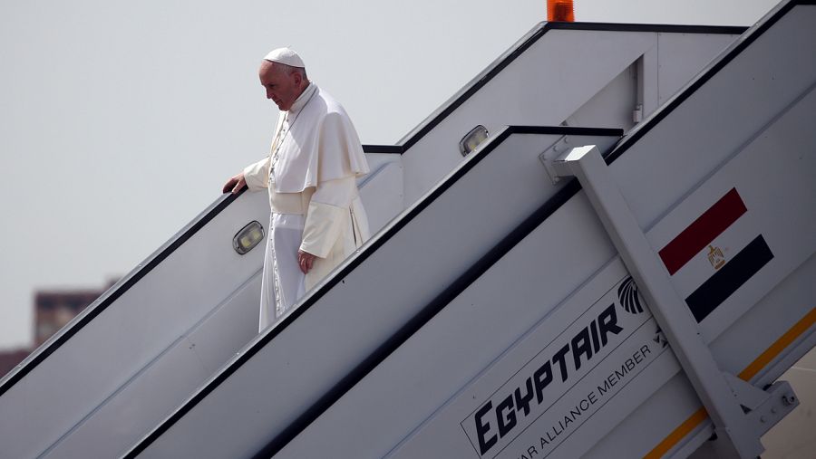 El papa Francisco desembarca en El Cairo