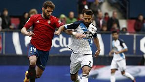 El Deportivo aplaza la salvación con un empate en El Sadar