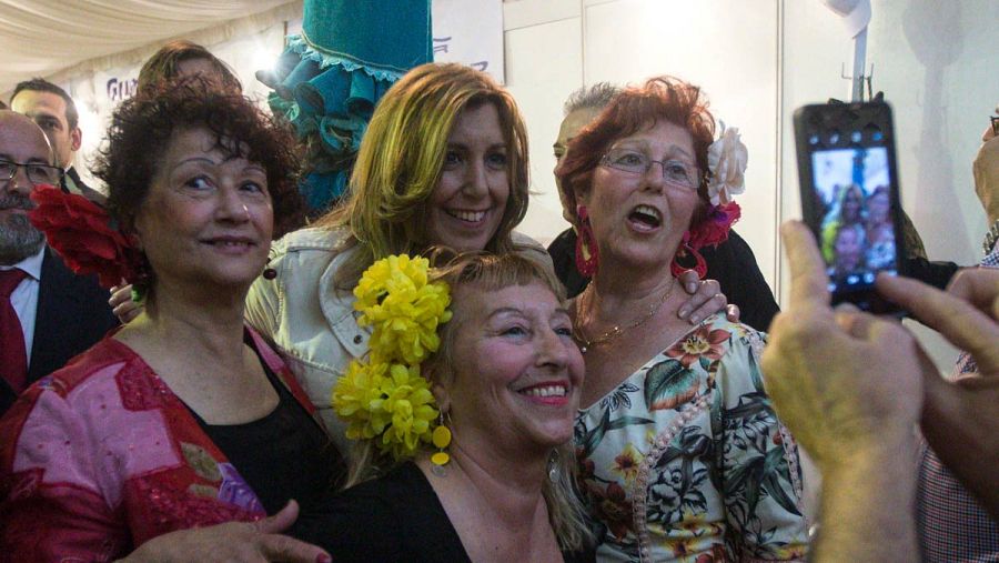 Susana Díaz, de precampaña en la Feria de abril de Barcelona.