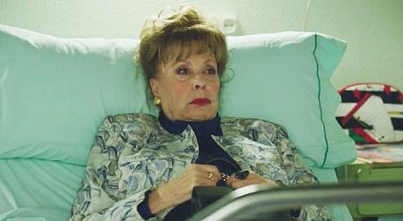 En el hospital, Mercedes tendrá dificultades con su compañera de habitación, Amalia, interpretada por Gemma Cuervo