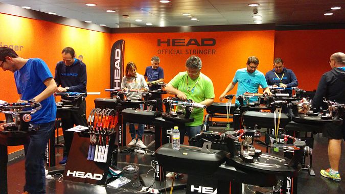 El equipo de Xavi Segura, en plena labor en su taller del Madrid Open