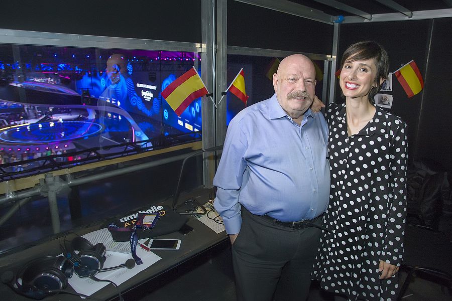 José María Íñigo y Julia Varela, como pareja de comentaristas en Eurovisión