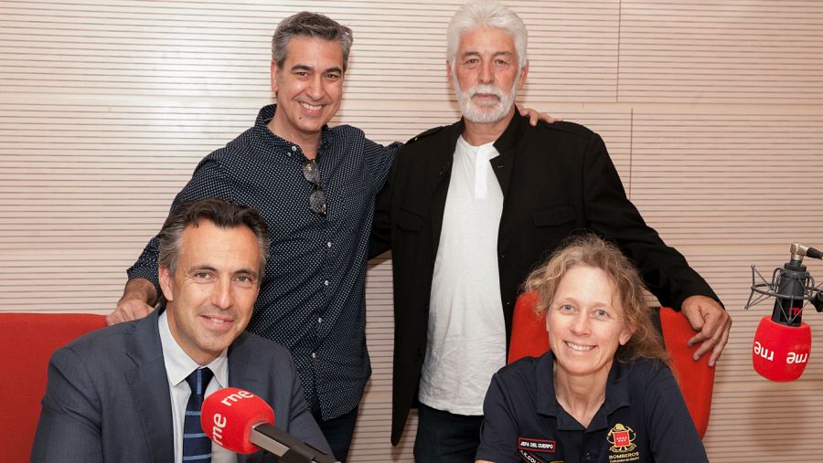 Carlos Novillo, Annika Coll y Carmelo Vega, con Arturo Martín