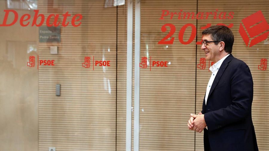 Patxi López se prepara para el debate de las primarias del PSOE.