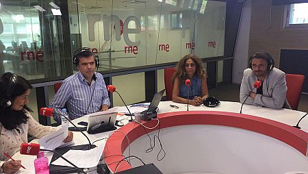 Lolita y Luis Mottola durante la entrevista en 'Las mañanas de RNE' con Aldredo Menéndez y Eva Cordón