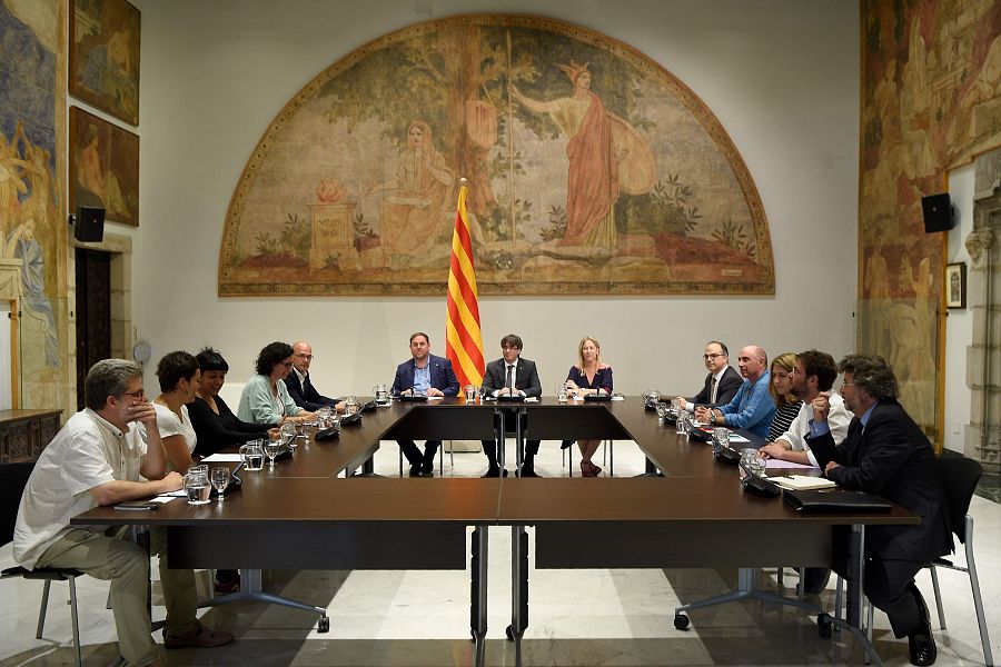 Reunión de la cúpula del Govern catalán con los partidos favorables al referéndum de independencia