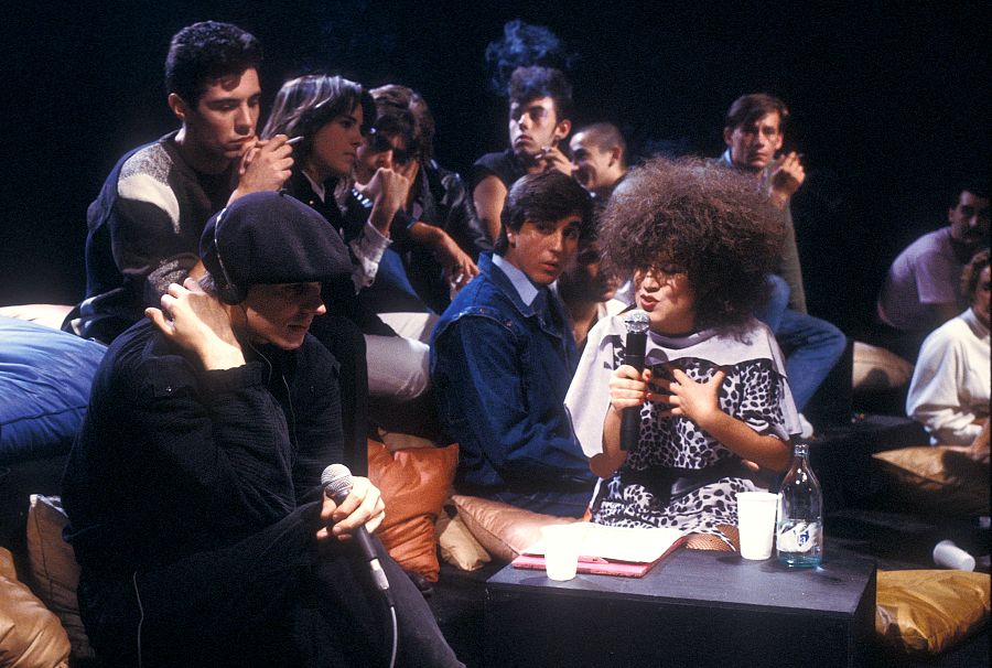 Paloma Chamorro con Tom Verlaine, cantante del grupo 'Television'