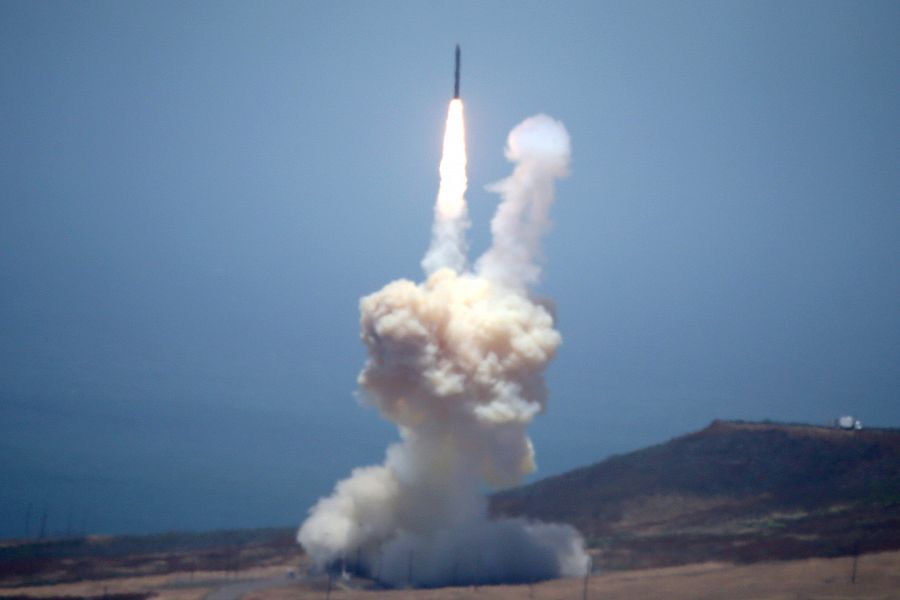 Lanzamiento del misil interceptor desde la base californiana de Vanderberg